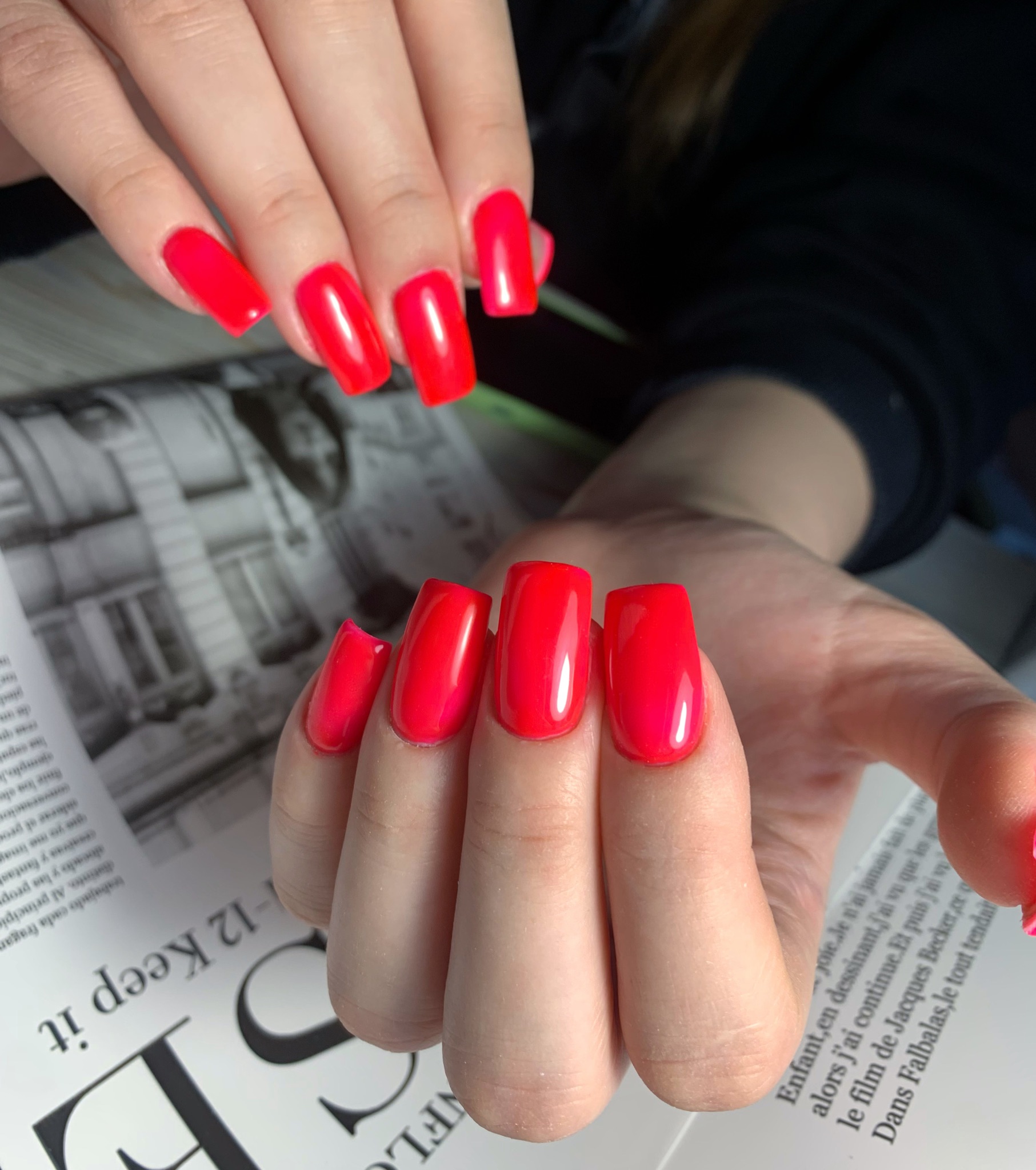 красный маникюр